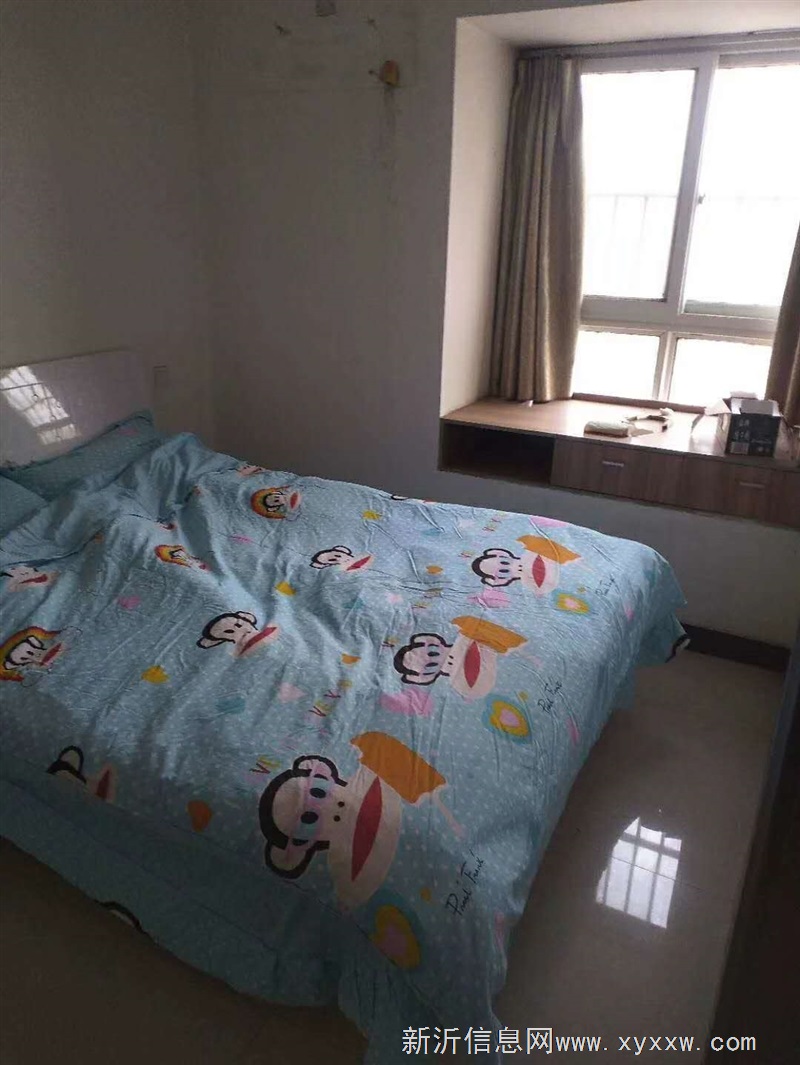 御源华府二楼，带大平台，107平，两室，可改三室，精装，78万，