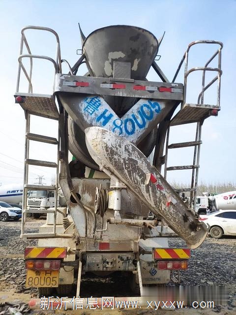 出售二手德龙搅拌车 大14方 后八轮 国五凌宇上装