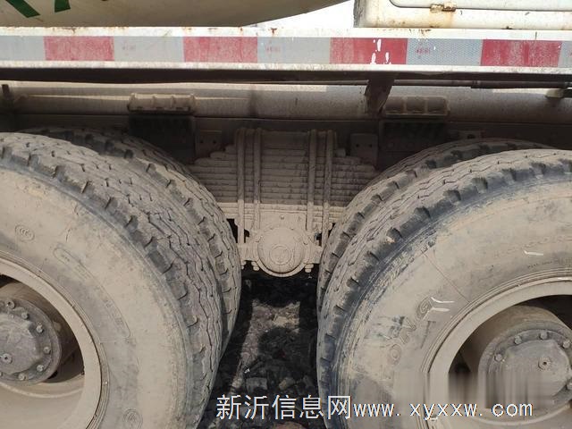 出售二手德龙搅拌车 大14方 后八轮 国五凌宇上装